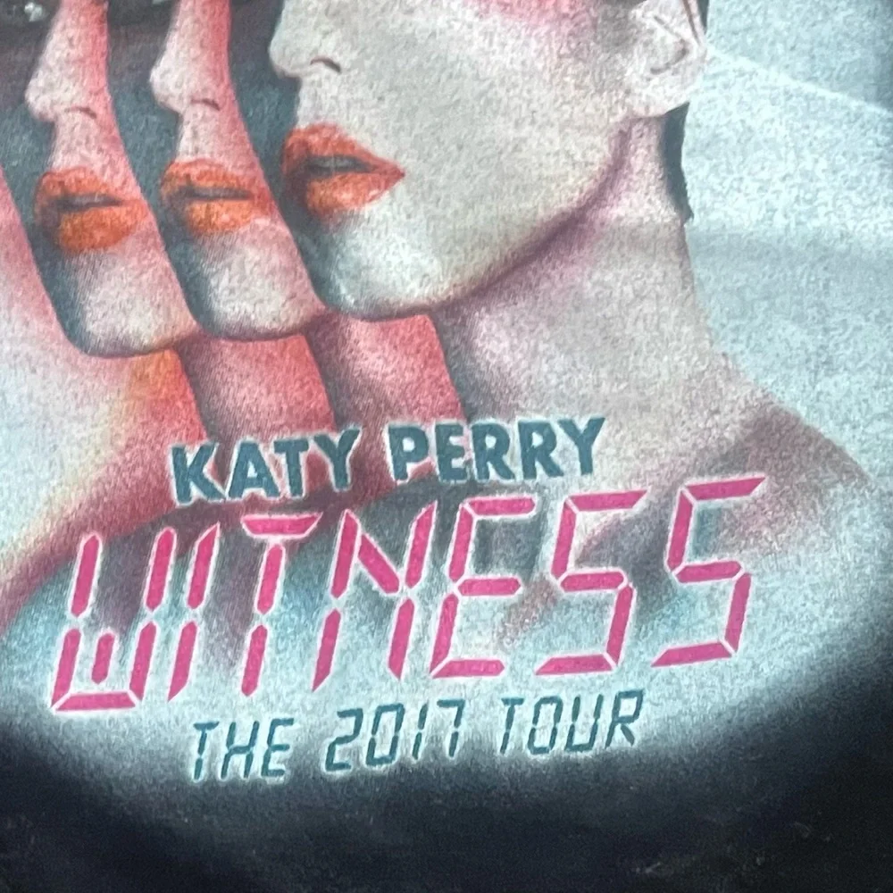 Katy Perry 2017 Witness tour shirt size small - Picture 4 of 4